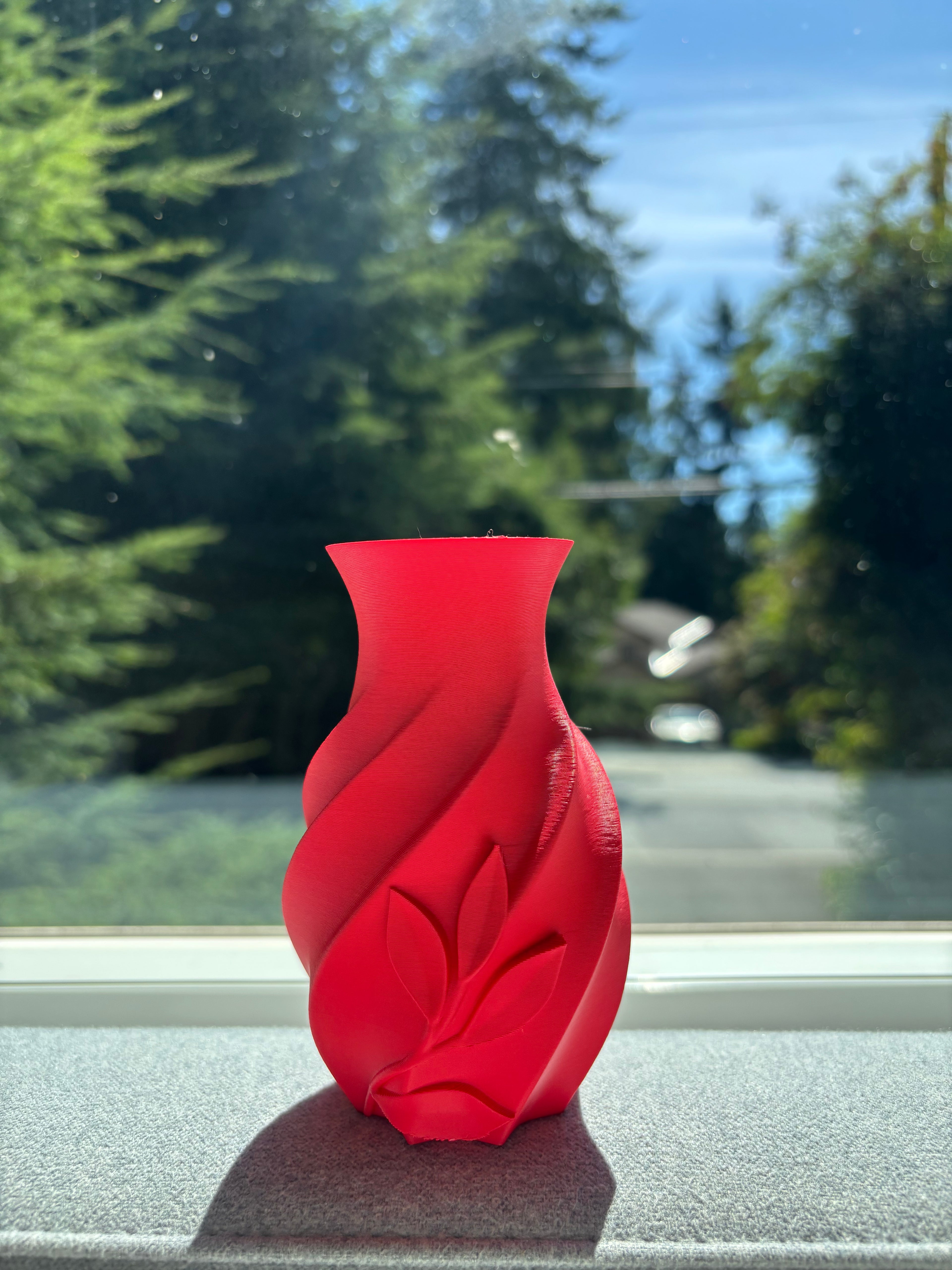 Red Bride Vase: Limited-Edition Sustainable Elegance for Modern Interiors